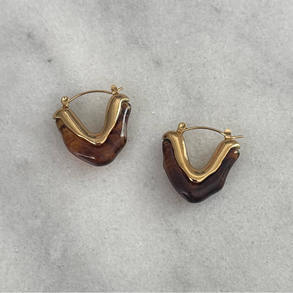 Gold Brown Turtle Resin Vintage Style Triangle Geometric Hoop Earrings - Picture 5 of 5